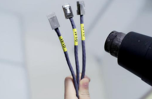 用熱風槍或風筒加熱標簽